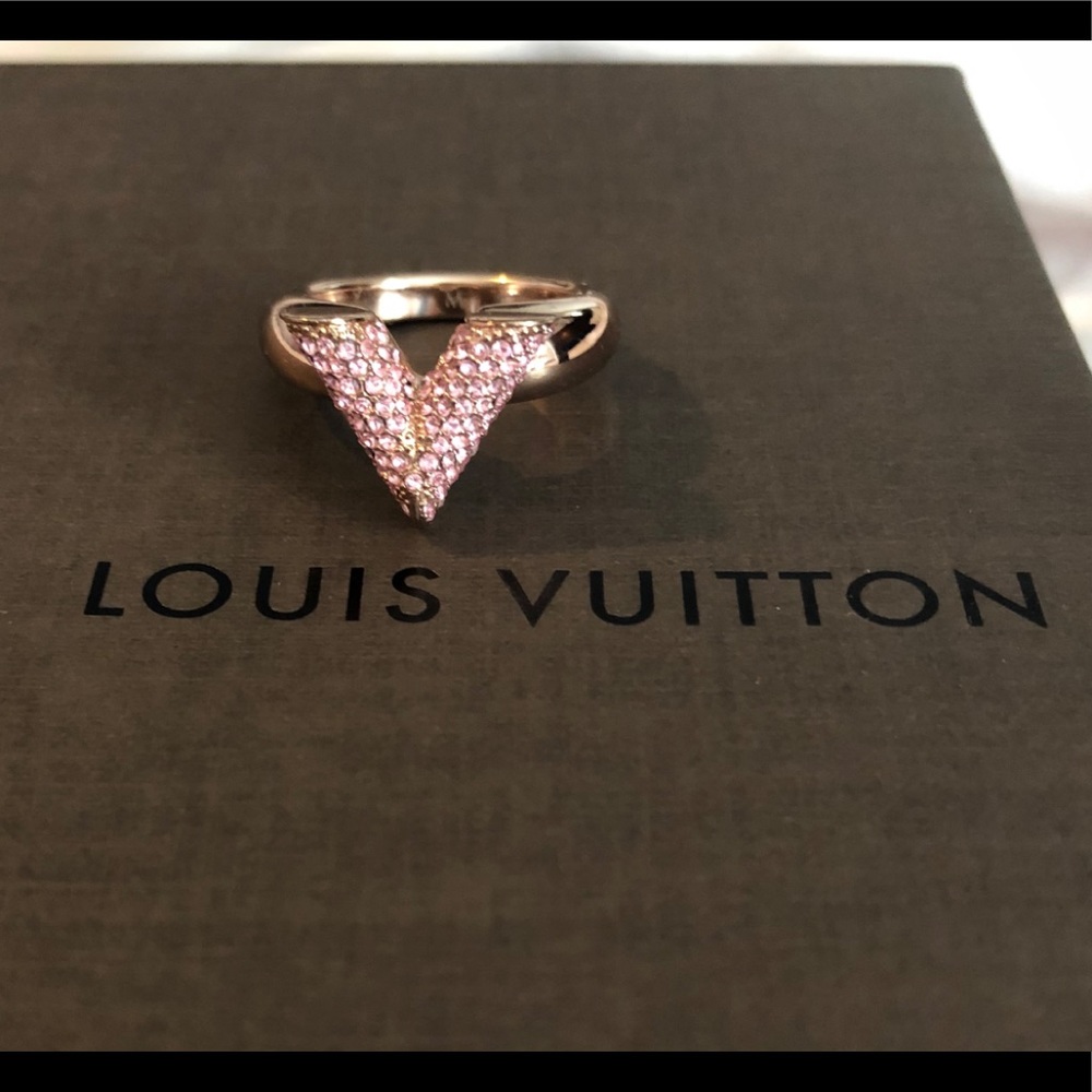 Louis Vuitton V ring rose gold swarosky crystals